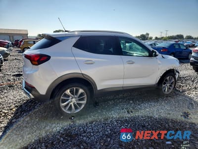Trzecie zdjęcie samochodu z tyłu: 2022 BUICK ENCORE GX ESSENCE VIN:KL4MMFSL6NB141368 - miniatura