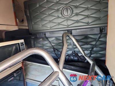 Zdjęcie 10 z 14 samochodu: 2018 FREIGHTLINER CASCADIA 125 VIN:3ALXGF00XJDJS7591 - miniatura