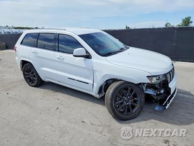 Czwarte zdjęcie samochodu z boku: 2021 JEEP GRAND CHEROKEE LAREDO VIN:1C4RJFAG8MC580962 - miniatura