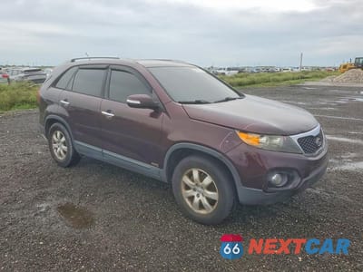 Czwarte zdjęcie samochodu z boku: 2012 KIA SORENTO LX VIN:5XYKTCA62CG250827 - miniatura