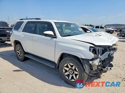 Czwarte zdjęcie samochodu z boku: 2024 TOYOTA 4RUNNER TRD OFF-ROAD VIN:JTEPU5JR6R6252242 - miniatura