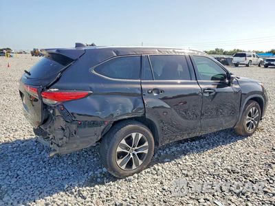 Trzecie zdjęcie samochodu z tyłu: 2022 TOYOTA HIGHLANDER XLE VIN:5TDHZRAH3NS135494 - miniatura