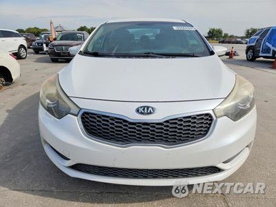 Piąte zdjęcie samochodu w środku: 2016 KIA FORTE LX VIN:KNAFX4A6XG5549439 - miniatura