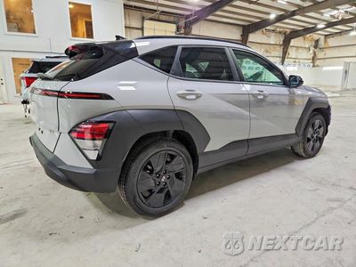Trzecie zdjęcie samochodu z tyłu: 2026 HYUNDAI KONA SEL SPORT VIN:KM8HF3AB8TU478369 - miniatura
