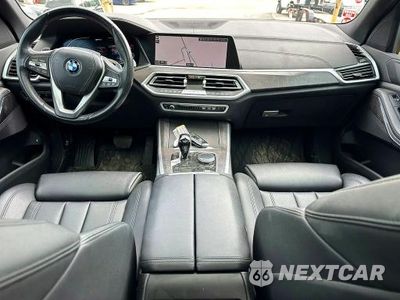Piąte zdjęcie samochodu w środku: 2022 BMW X5 XDRIVE45E VIN:5UXTA6C07N9M90821 - miniatura