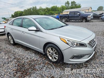 Czwarte zdjęcie samochodu z boku: 2015 HYUNDAI SONATA SE VIN:5NPE24AF6FH067143 - miniatura