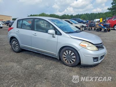 Czwarte zdjęcie samochodu z boku: 2008 NISSAN VERSA 1.8 S VIN:3N1BC13E38L351256 - miniatura