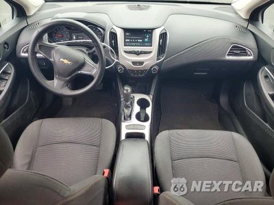 Zdjęcie 8 z 12 samochodu: 2018 CHEVROLET CRUZE LS VIN:1G1BC5SMXJ7145139 - miniatura
