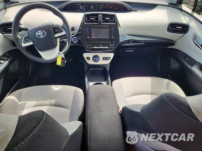 Zdjęcie 8 z 12 samochodu: 2017 TOYOTA PRIUS TWO VIN:JTDKBRFU6H3042863 - miniatura