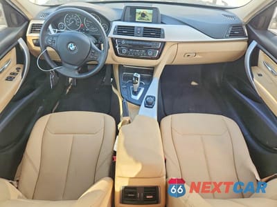 Zdjęcie 8 z 13 samochodu: 2018 BMW 320 I VIN:WBA8E1G5XJNU89956 - miniatura