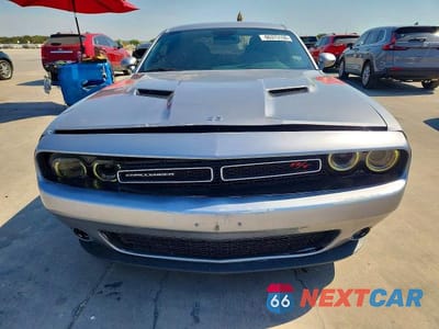 Piąte zdjęcie samochodu w środku: 2017 DODGE CHALLENGER R/T VIN:2C3CDZBT2HH531368 - miniatura