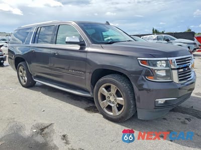 Czwarte zdjęcie samochodu z boku: 2017 CHEVROLET SUBURBAN K1500 PREMIER VIN:1GNSKJKC9HR149313 - miniatura