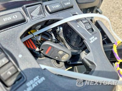 Zdjęcie 8 z 9 samochodu: 2008 HONDA GL1800 VIN:1HFSC47LX8A707030 - miniatura