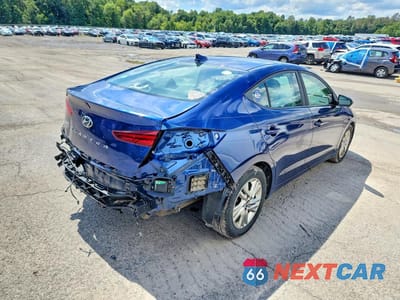 Trzecie zdjęcie samochodu z tyłu: 2019 HYUNDAI ELANTRA SEL VIN:5NPD84LF8KH420998 - miniatura