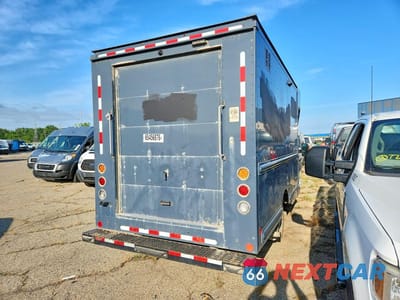 Trzecie zdjęcie samochodu z tyłu: 2022 FORD TRANSIT DELIVERY TRUCK VIN:1FDDF6P87NKA45751 - miniatura