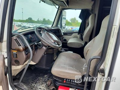 Zdjęcie 7 z 13 samochodu: 2014 VOLVO VNL SEMI TRUCK VIN:4V4NC9EH5EN170384 - miniatura