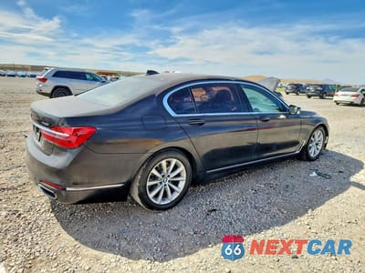 Trzecie zdjęcie samochodu z tyłu: 2016 BMW 740 I VIN:WBA7E2C50GG546685 - miniatura