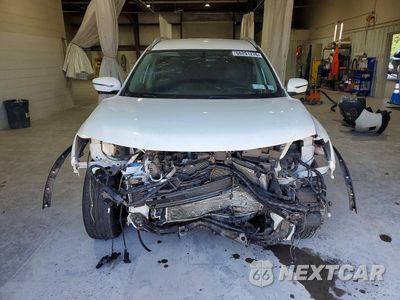 Piąte zdjęcie samochodu w środku: 2018 NISSAN ROGUE SV VIN:5N1AT2MV9JC800949 - miniatura