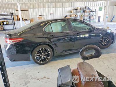 Trzecie zdjęcie samochodu z tyłu: 2018 TOYOTA CAMRY SE VIN:4T1B11HKXJU516633 - miniatura