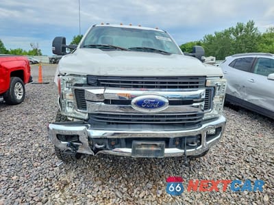 Piąte zdjęcie samochodu w środku: 2017 FORD F250 SUPER DUTY VIN:1FTBF2B66HEB72309 - miniatura