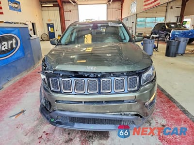 Piąte zdjęcie samochodu w środku: 2018 JEEP COMPASS LATITUDE VIN:3C4NJDBB1JT479915 - miniatura