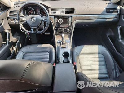 Zdjęcie 8 z 13 samochodu: 2017 VOLKSWAGEN PASSAT SEL PREMIUM VIN:1VWCT7A32HC031893 - miniatura