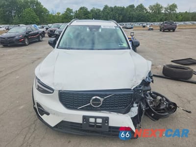 Piąte zdjęcie samochodu w środku: 2026 VOLVO XC40 PLUS VIN:YV4L12UCXT2671384 - miniatura