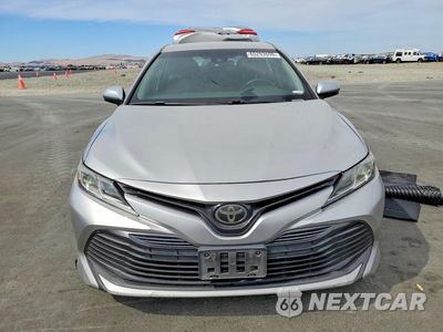 Piąte zdjęcie samochodu w środku: 2018 TOYOTA CAMRY LE VIN:4T1B11HK5JU580398 - miniatura