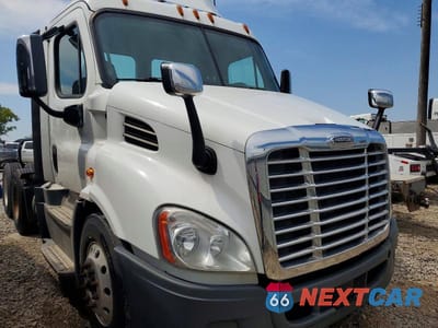 Zdjęcie 12 z 12 samochodu: 2019 FREIGHTLINER CASCADIA 113 VIN:3AKJGBDVXKDJW2125 - miniatura