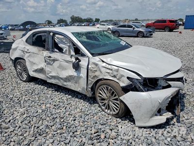 Czwarte zdjęcie samochodu z boku: 2020 TOYOTA CAMRY XLE VIN:4T1F11AK0LU912424 - miniatura