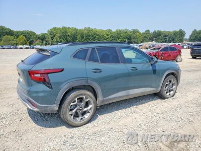 Trzecie zdjęcie samochodu z tyłu: 2025 CHEVROLET TRAX 1LT VIN:KL77LHEP8SC216333 - miniatura