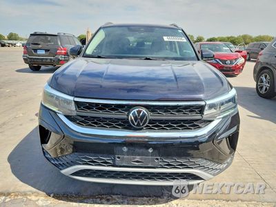 Piąte zdjęcie samochodu w środku: 2023 VOLKSWAGEN TAOS SE VIN:3VVEX7B21PM349413 - miniatura