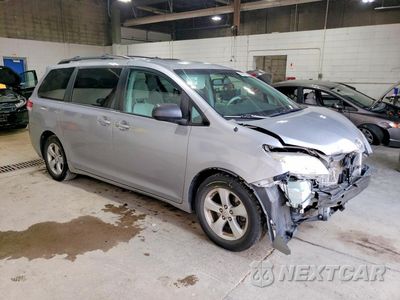 Czwarte zdjęcie samochodu z boku: 2012 TOYOTA SIENNA LE VIN:5TDKK3DC9CS180380 - miniatura