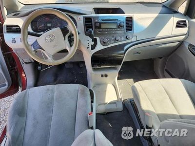Zdjęcie 8 z 14 samochodu: 2013 TOYOTA SIENNA VIN:5TDZK3DC3DS335859 - miniatura