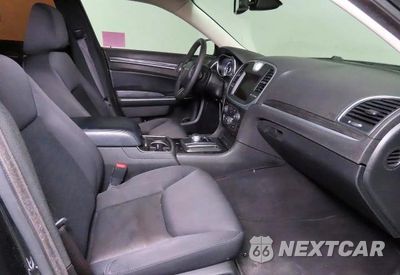 Piąte zdjęcie samochodu w środku: 2022 CHRYSLER 300 TOURING VIN:2C3CCAAG0NH253607 - miniatura