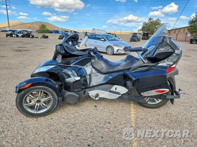 Trzecie zdjęcie samochodu z tyłu: 2010 CAN-AM SPYDER ROADSTER RT VIN:2BXJBLC1XAV000560 - miniatura