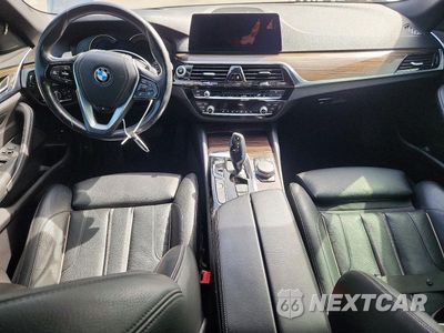 Zdjęcie 8 z 12 samochodu: 2018 BMW 530E VIN:WBAJA9C56JB252917 - miniatura