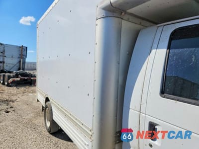 Zdjęcie 11 z 13 samochodu: 2008 FORD E450 DELIVERY TRUCK VIN:1FDXE45S38DB21137 - miniatura