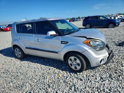 Czwarte zdjęcie samochodu z boku: 2013 KIA SOUL BASE VIN:KNDJT2A59D7534466 - miniatura