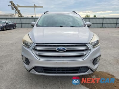 Piąte zdjęcie samochodu w środku: 2018 FORD ESCAPE SE VIN:1FMCU9GD4JUB36295 - miniatura