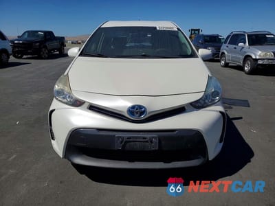 Piąte zdjęcie samochodu w środku: 2015 TOYOTA PRIUS V TWO VIN:JTDZN3EU4FJ039358 - miniatura