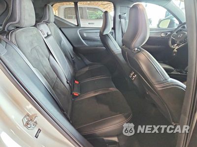 Zdjęcie 10 z 12 samochodu: 2020 VOLVO XC40 T5 R-DESIGN VIN:YV4162UM5L2348653 - miniatura