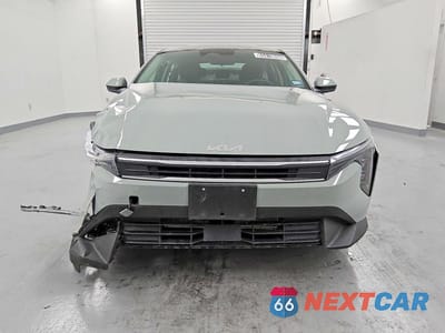 Piąte zdjęcie samochodu w środku: 2026 KIA K4 LXS VIN:3KPFT4DE3TE257373 - miniatura