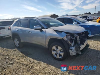 Czwarte zdjęcie samochodu z boku: 2021 TOYOTA RAV4 XLE VIN:2T3W1RFV9MC148231 - miniatura