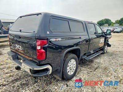 Trzecie zdjęcie samochodu z tyłu: 2021 CHEVROLET SILVERADO K3500 VIN:1GC4YSE77MF259017 - miniatura
