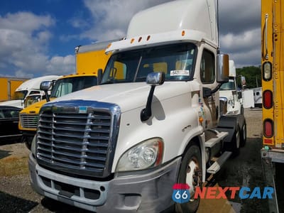 2010 FREIGHTLINER CASCADIA 125 1FUJGEDR3ALAV5575 - główne zdjęcie licytacji z USA - miniatura