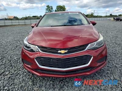 Piąte zdjęcie samochodu w środku: 2018 CHEVROLET CRUZE LT VIN:1G1BE5SM0J7161649 - miniatura