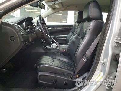Zdjęcie 7 z 13 samochodu: 2019 CHRYSLER 300 TOURING VIN:2C3CCARG3KH602436 - miniatura