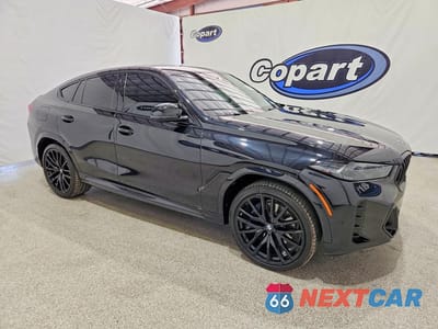 Czwarte zdjęcie samochodu z boku: 2024 BMW X6 XDRIVE40I VIN:5UX33EX03R9S90779 - miniatura
