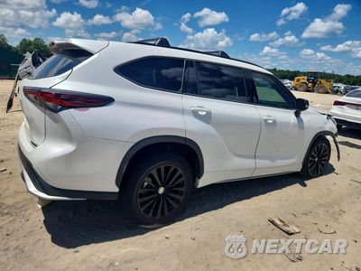 Trzecie zdjęcie samochodu z tyłu: 2025 TOYOTA HIGHLANDER XSE VIN:5TDKDRBH4SS592930 - miniatura